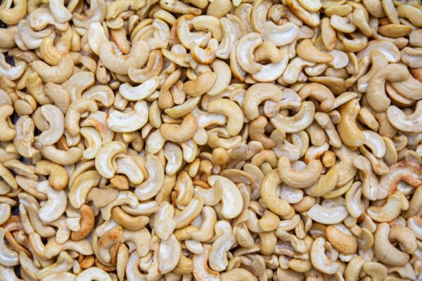 Premium Whole Kaju Cashews – W320 Grade, Protein-Rich, Gluten-Free Snack.
